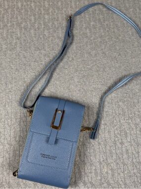 Forever Lucky NWOT Blue Crossbody Phone Bag